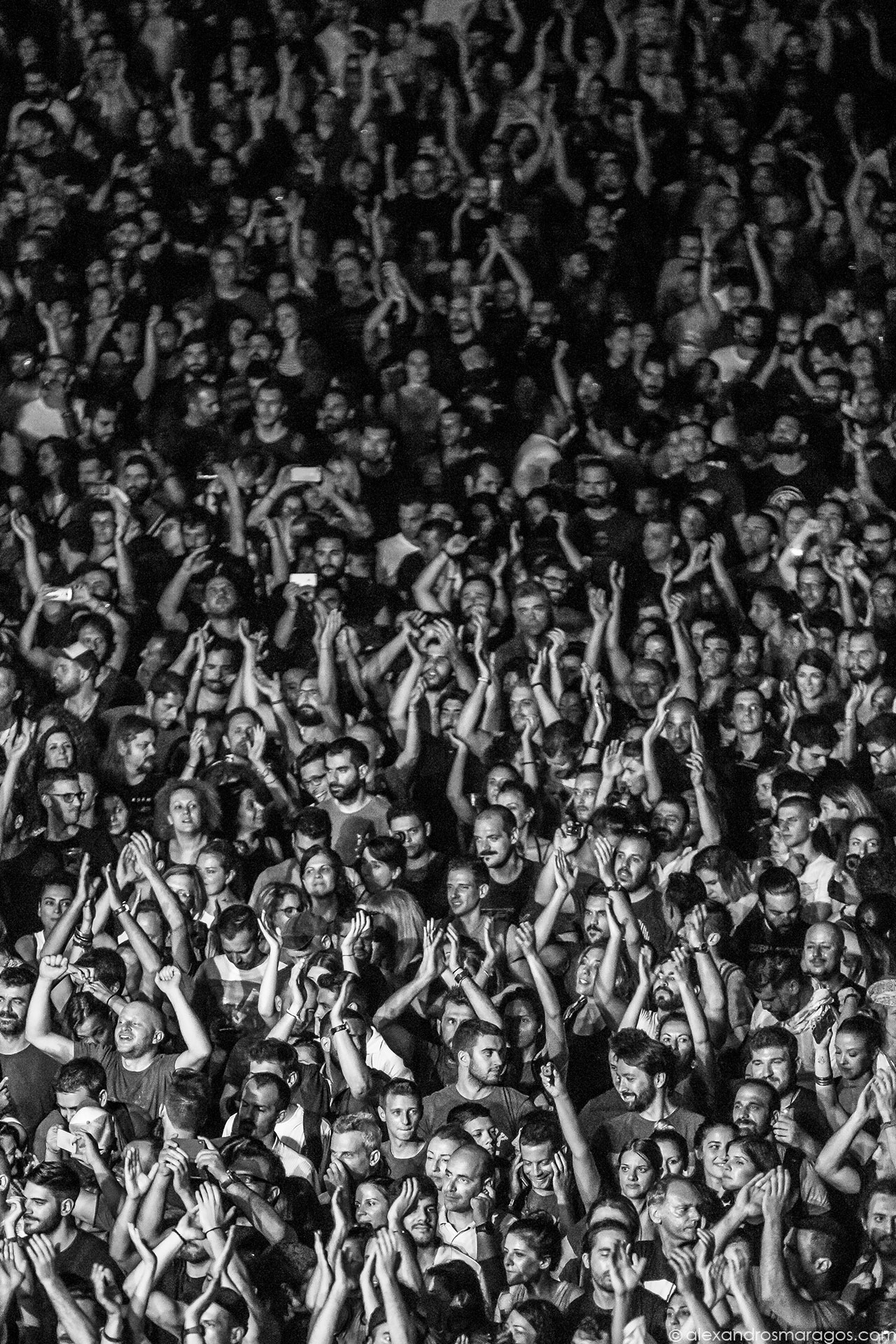 Ασπρόμαυρη φωτογραφία του κοινού στο Release Athens 2017