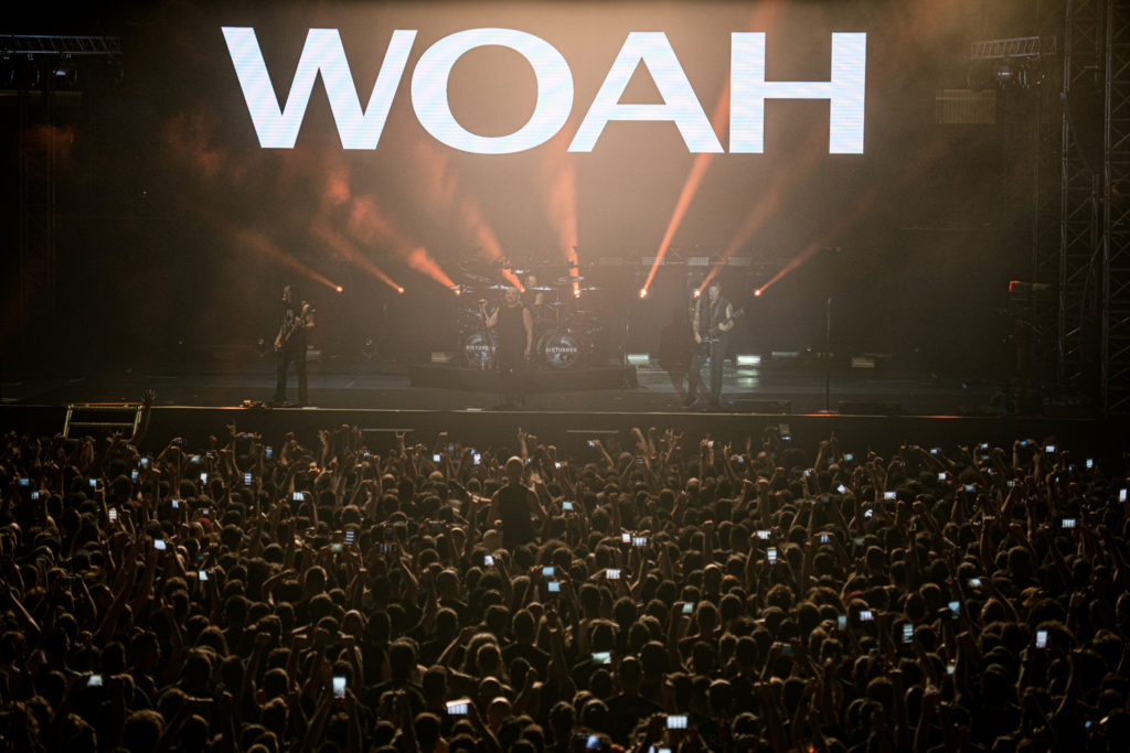 Η σκηνή και το κοινό στο Live των Disturbed στο Release Athens Festival 2019